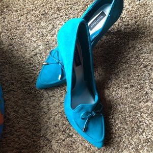 White House black market teal in color